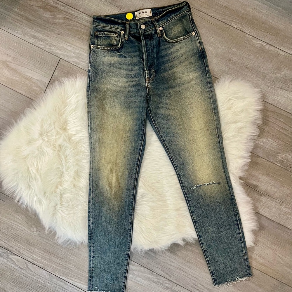 WE THE FREE | Grunge Wash High Rise Raw Hem Distressed Blue Jeans (28/6)